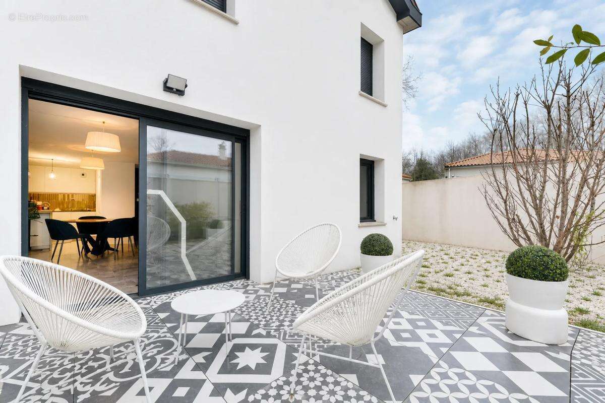 Basse-Goulaine : 450 m² - photo 2
