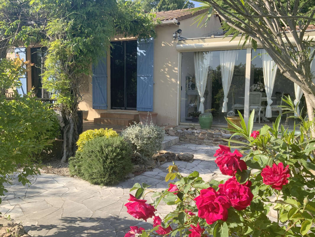 Villa de plain pied avec piscine village tous commerces. - photo 10