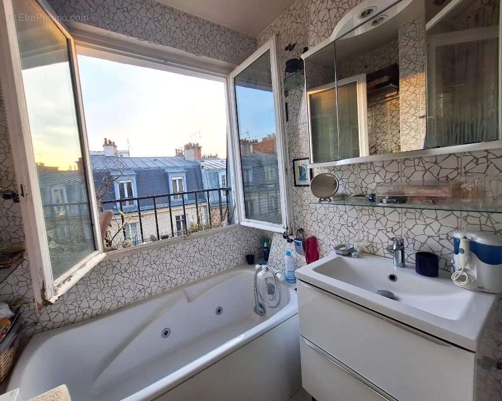 Appartement à PARIS-17E