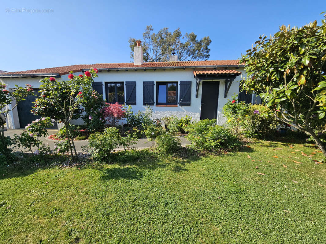 Maison à SAINT-ETIENNE-DE-MER-MORTE