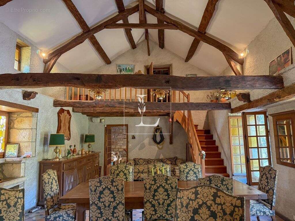 Ancien moulin de 1787 en bord de rivière et forêt, 1 hectare - photo 5