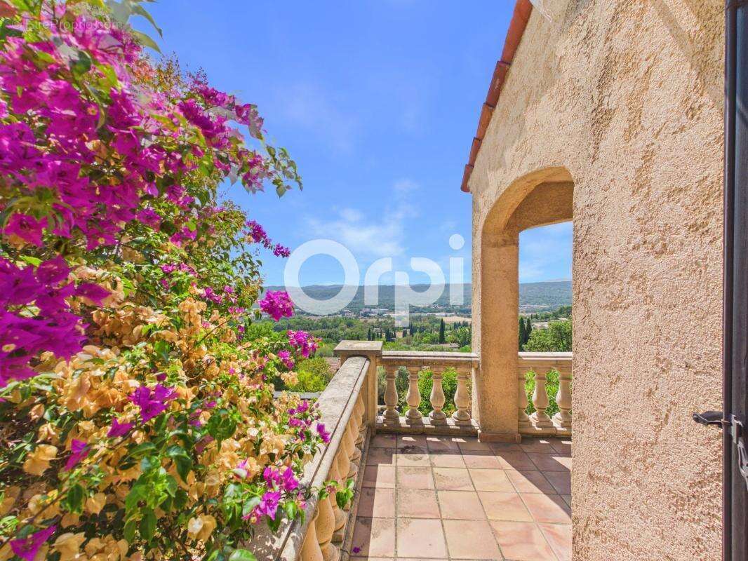Villa individuelle a rafraichir - habitation + dependance + garage + annexes - vue imprenable - piscine a renover - terrain clos - photo 9
