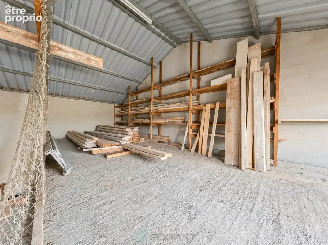SAINT-CHAMAS  Hangar avec fort potentiel au cur du village plus de 100m² + 40m² - photo 5