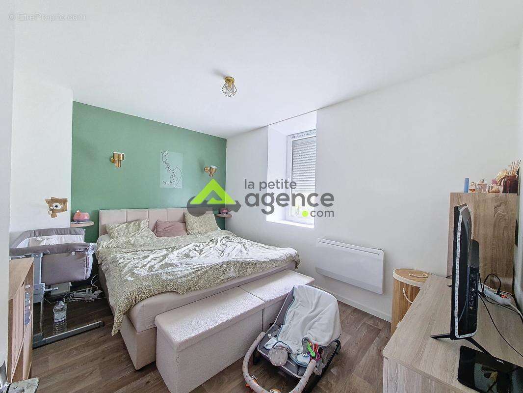 Maison à LA CHAPELLE-TAILLEFERT