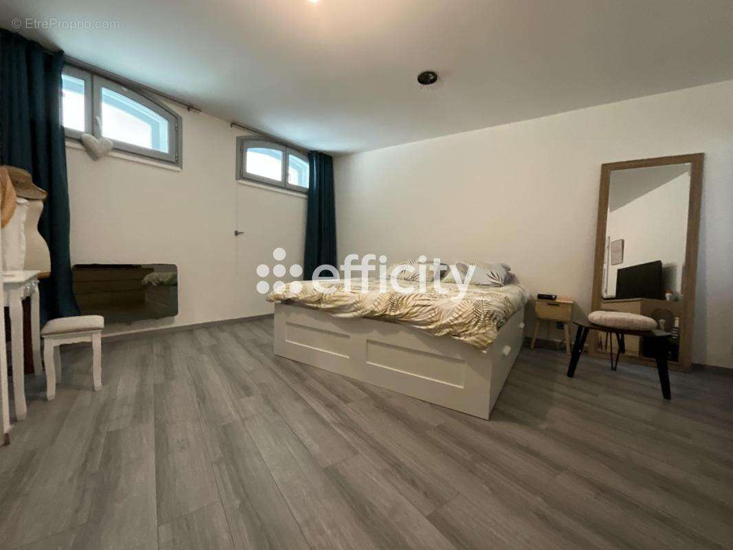 Appartement à PRIVAS