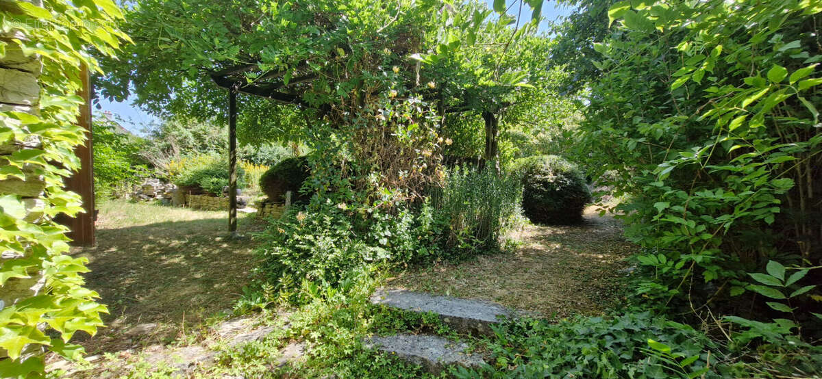 Maison en pierre de caractère à rénover . Un véritable coup de coeur pour les amoureux de l'authenticité ! - photo 11