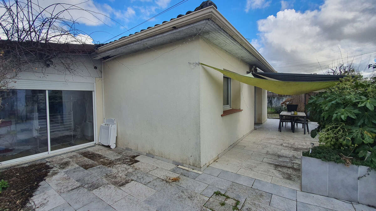 Maison à LAMARQUE-PONTACQ