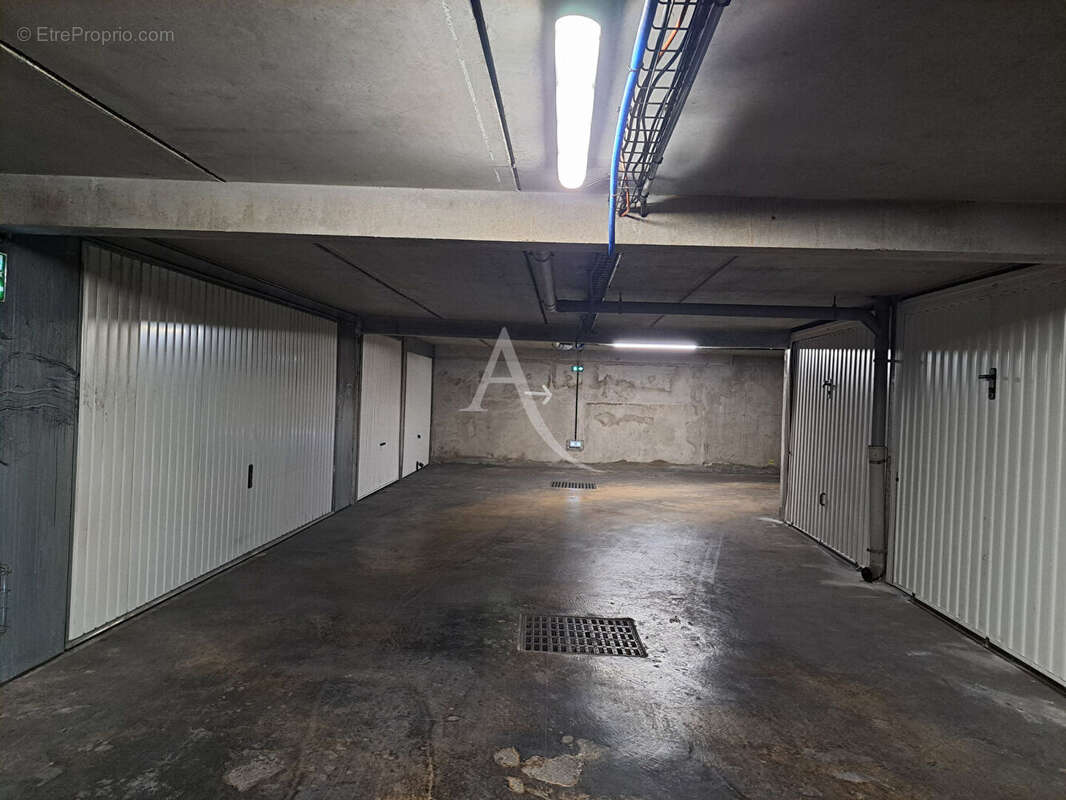 Garage fermé de12 m2 - Nice Pasteur - photo 4