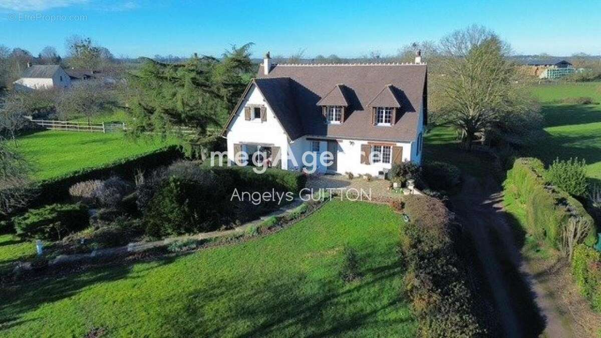 Maison à FRESNAY-SUR-SARTHE