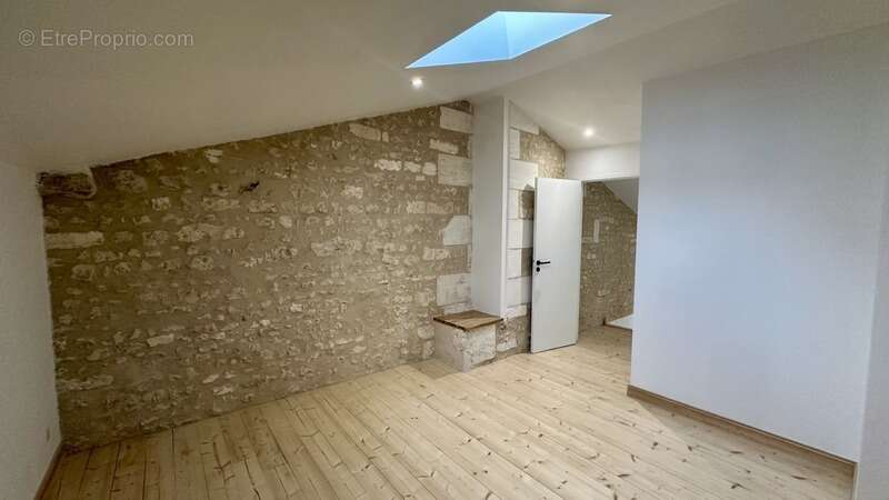 Appartement à BARBEZIEUX-SAINT-HILAIRE