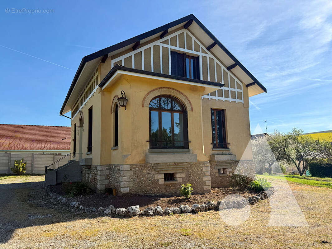 Maison à AIX-EN-OTHE