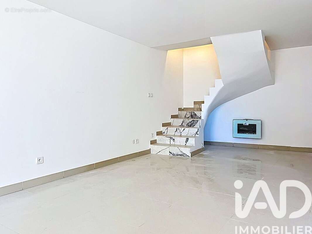 Photo 2 - Maison à CAMPS-LA-SOURCE