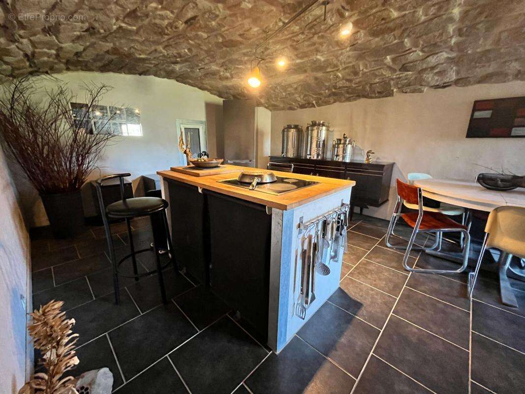 Maison en pierres rénovée + terrain 2400m² - photo 9