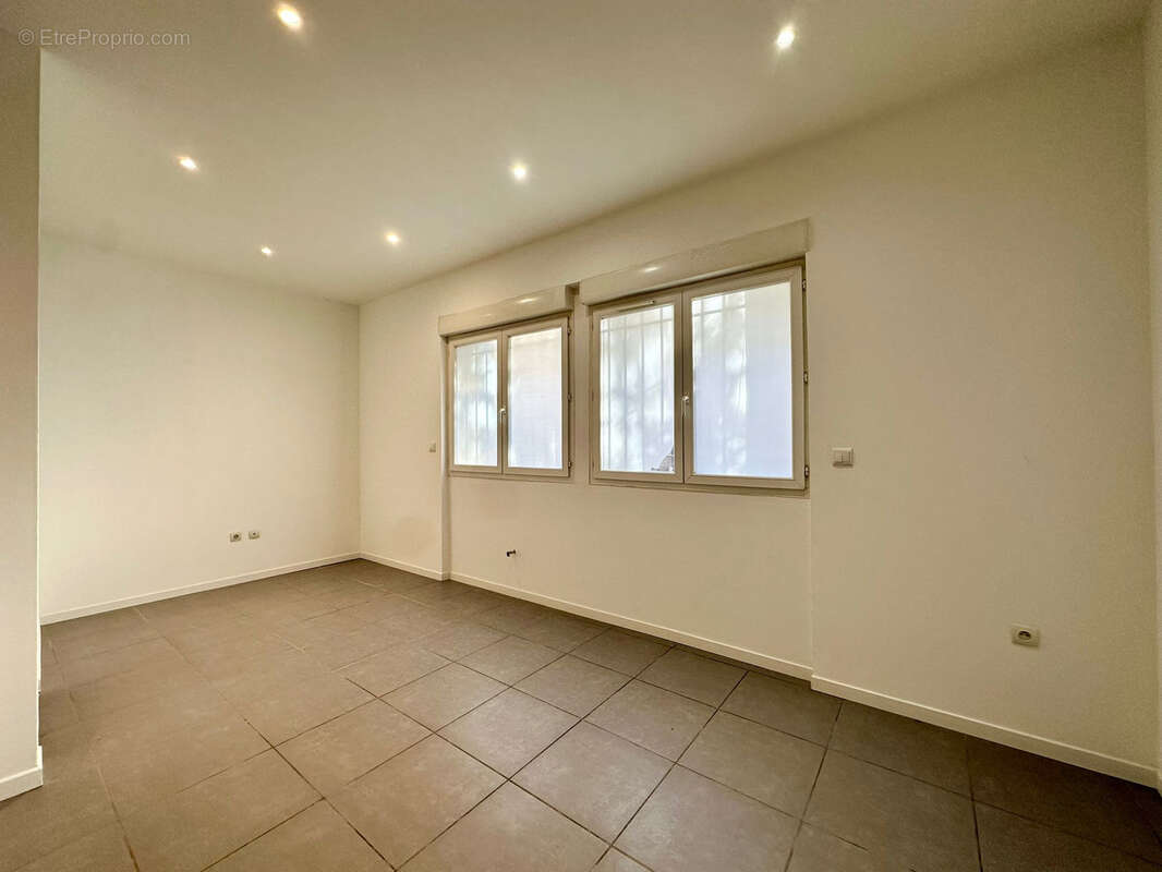 Appartement à MARSEILLE-4E