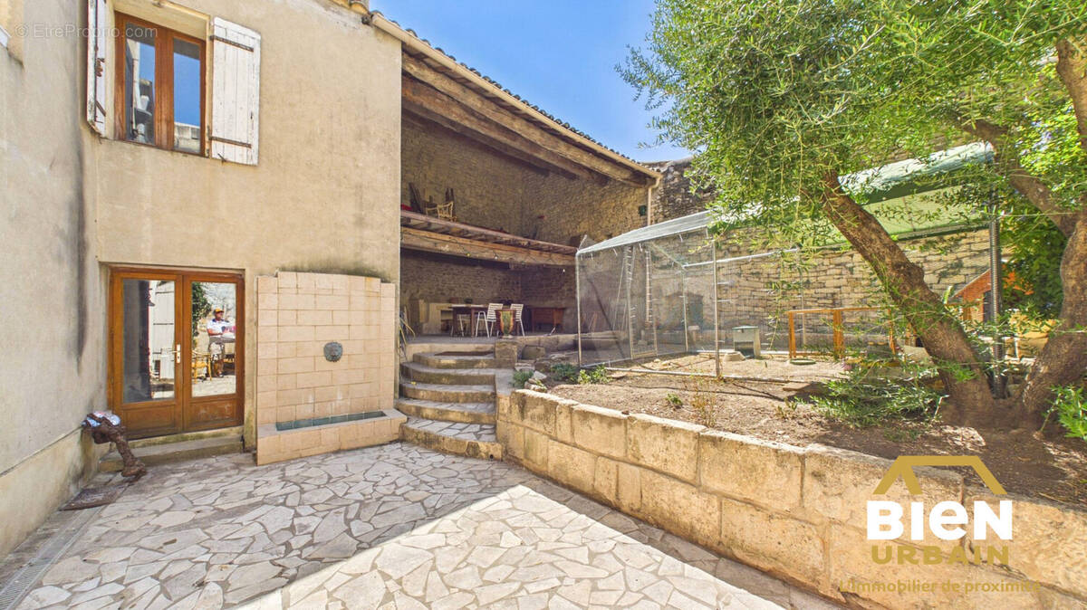 Maison 290 m² à Calvisson  - photo 1