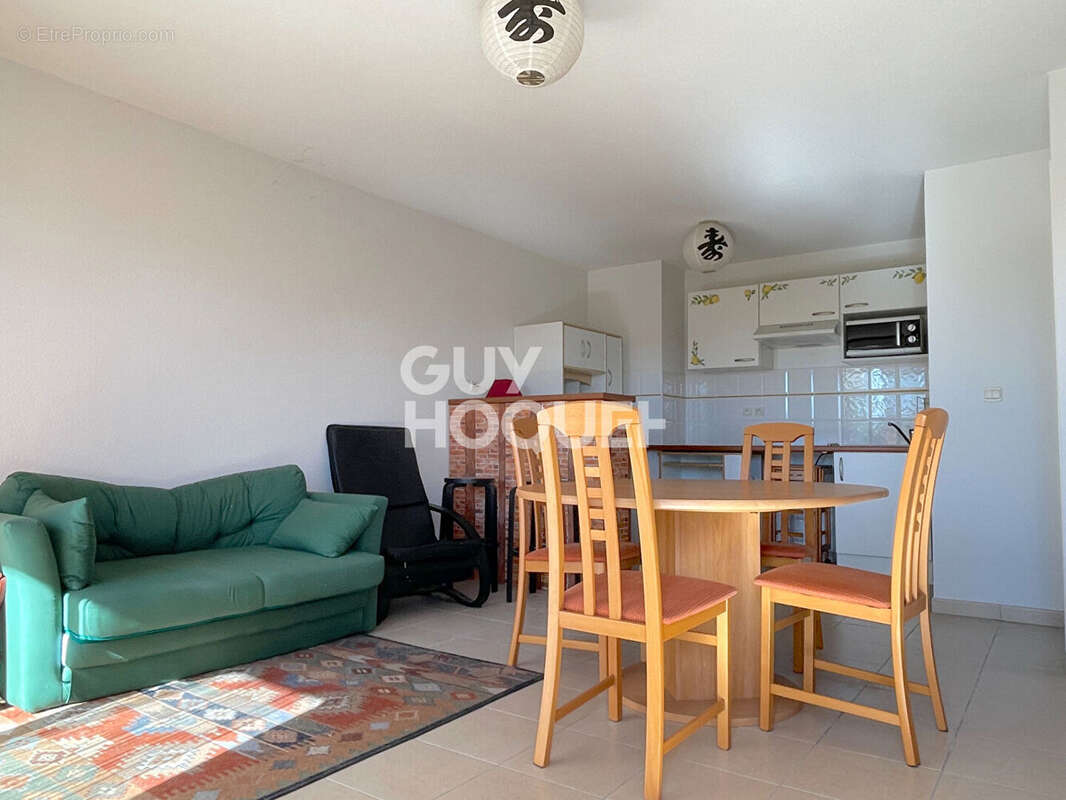 Appartement à BEAUZELLE