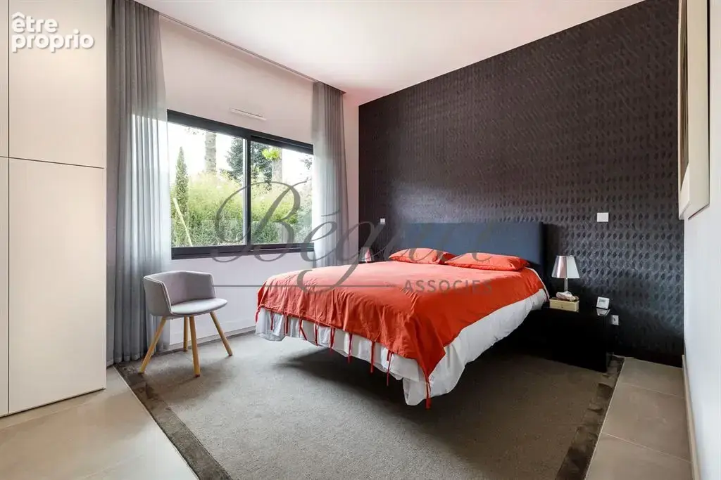 Vaucresson (92420) – Maison de 350 m², 5 chambres, terrain de 1 300 m² – Ascenseur voitures - près de Paris, Hauts-de-Seine, Île - photo 11
