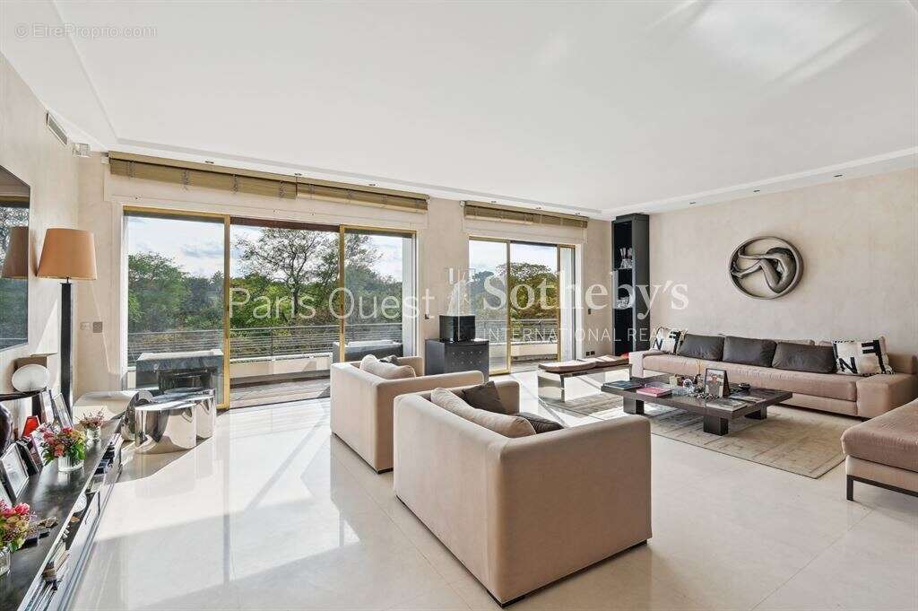 Appartement à NEUILLY-SUR-SEINE