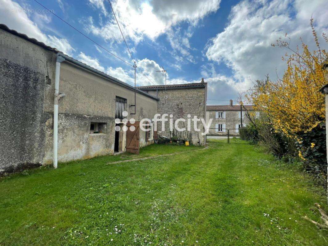 Maison à SAINT-MEDARD-D&#039;AUNIS