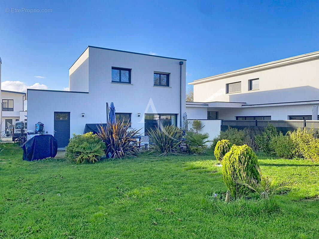 Maison à MONTREUIL-JUIGNE