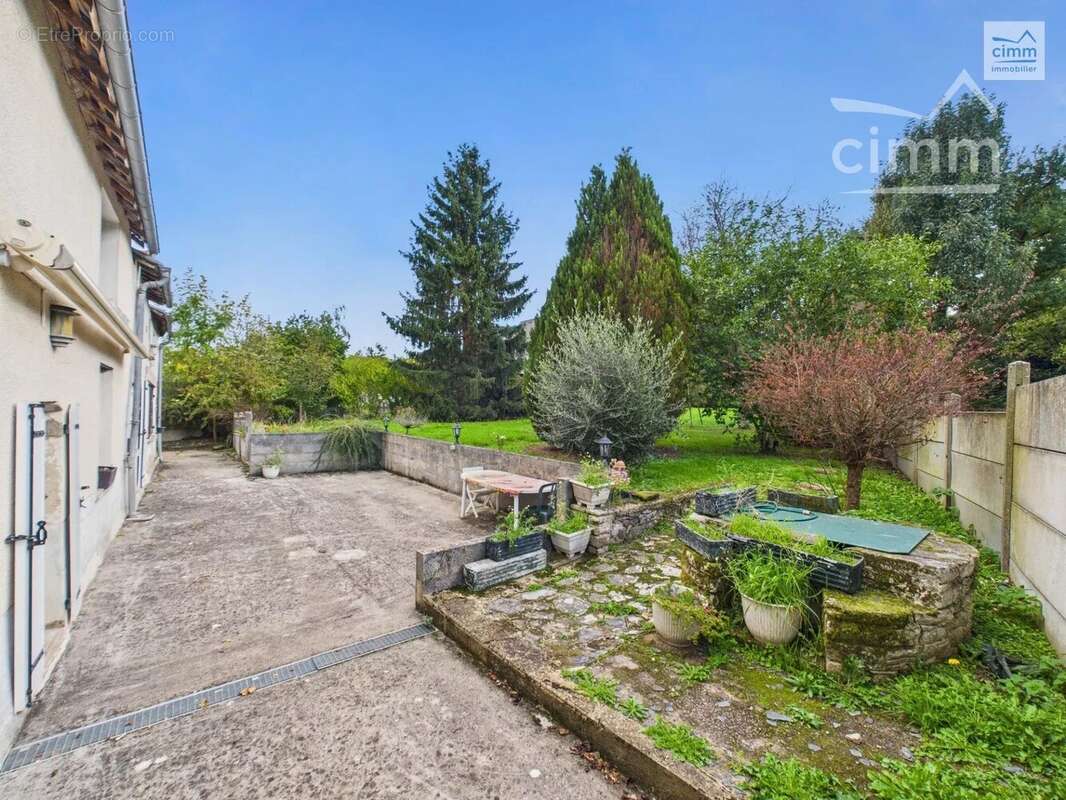 Maison à BOURG-DES-COMPTES