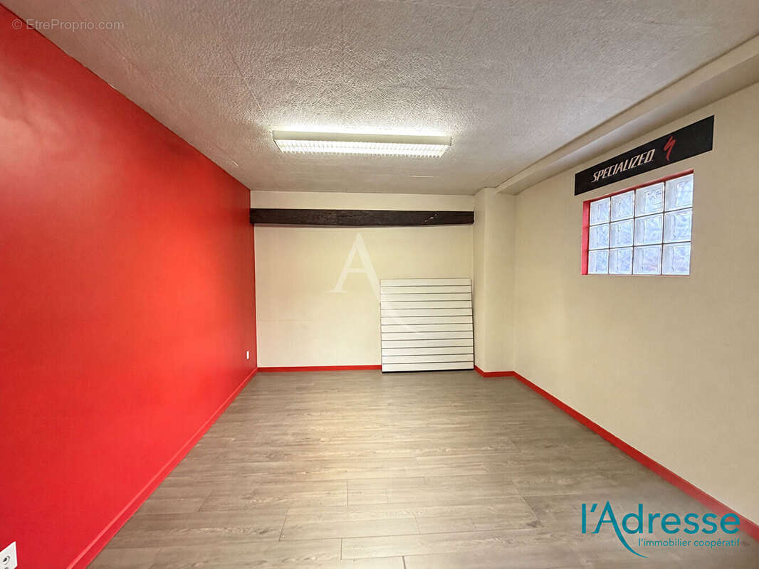 Local commercial avec stockage 600 m²  Mayenne Rive gauche SAINT-MARTIN - photo 8
