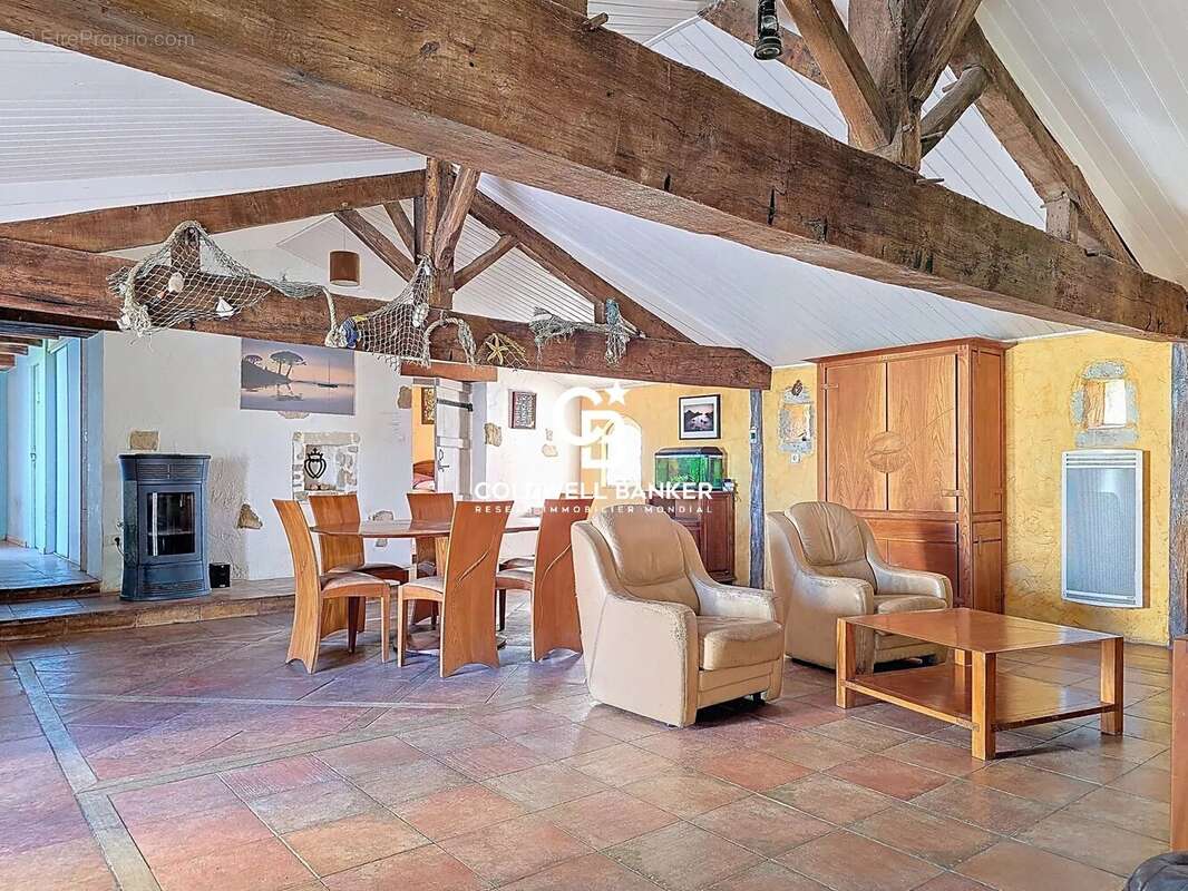 Maison à CHAMPAGNE-LES-MARAIS