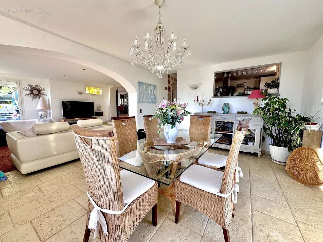 Maison à TOURRETTES-SUR-LOUP