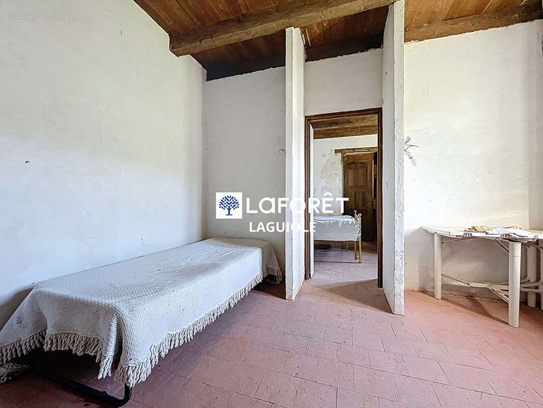 Maison à LACROIX-BARREZ