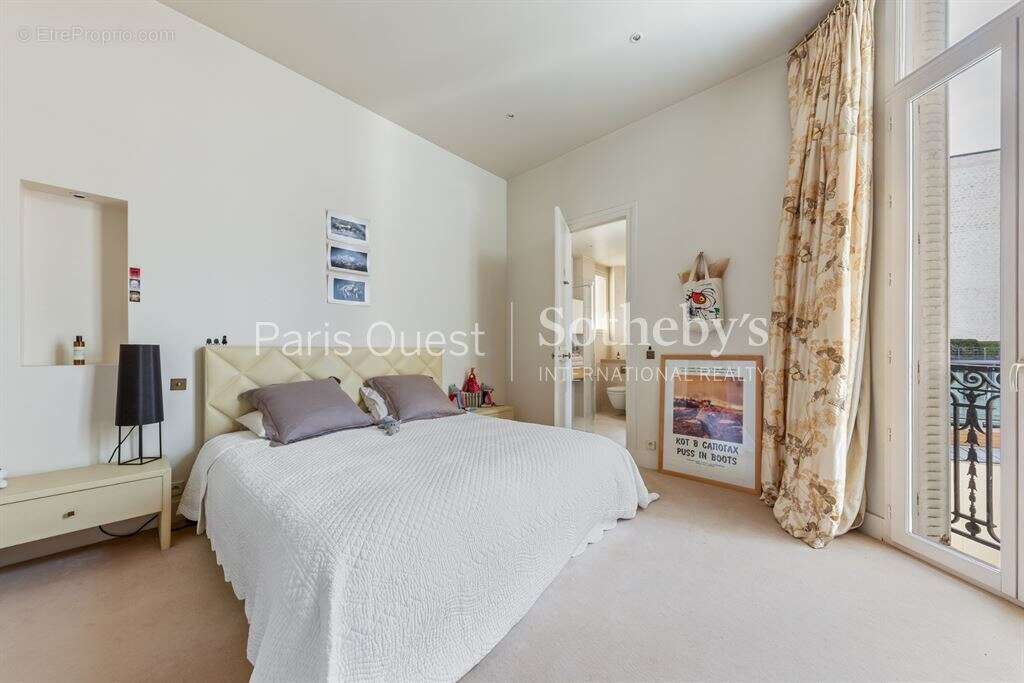 Appartement à PARIS-8E