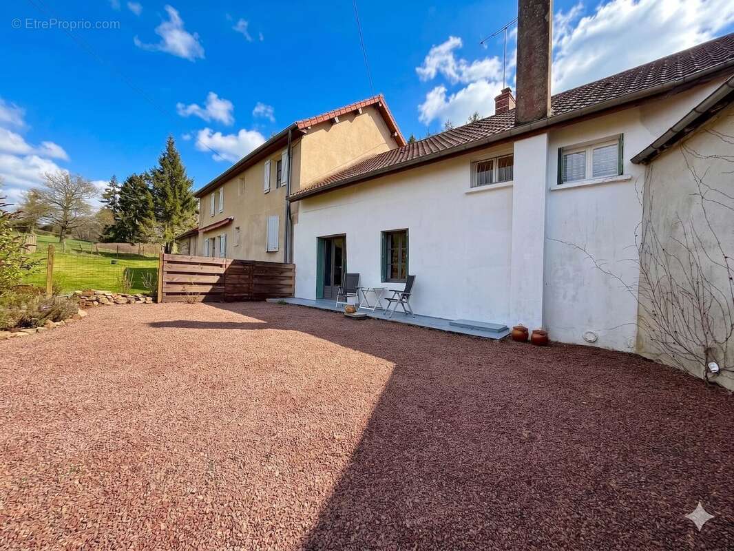 Maison à LUCENAY-L'EVEQUE
