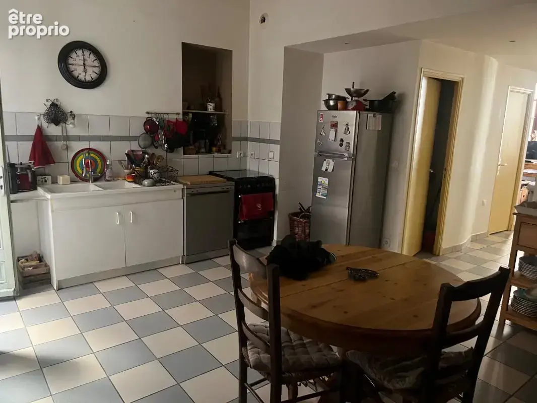 Appartement avec local professionnel et deux logements au cœur de Buis-les-Baronnies - photo 2