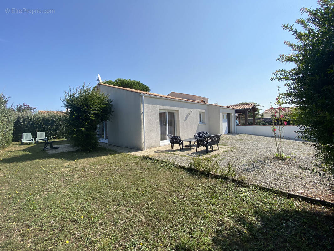 Maison à LA BREE-LES-BAINS