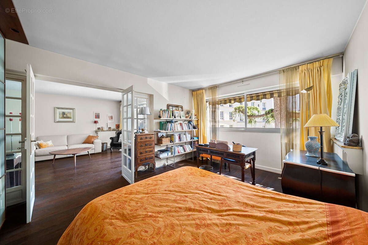 Appartement à PARIS-14E