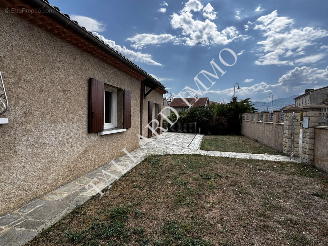 Tallard centre, villa de plain pied sur sous sol complet, terrain 933 m2 - photo 4