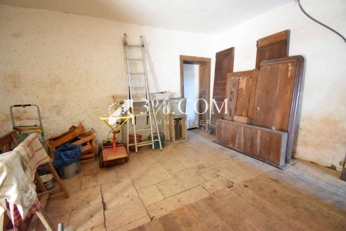 Maison de caractère de 280 m2 à rénover sur un terrain d'env - photo 13