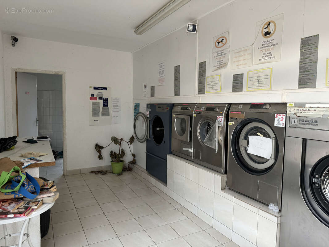 Local commercial situé en centre ville - photo 4