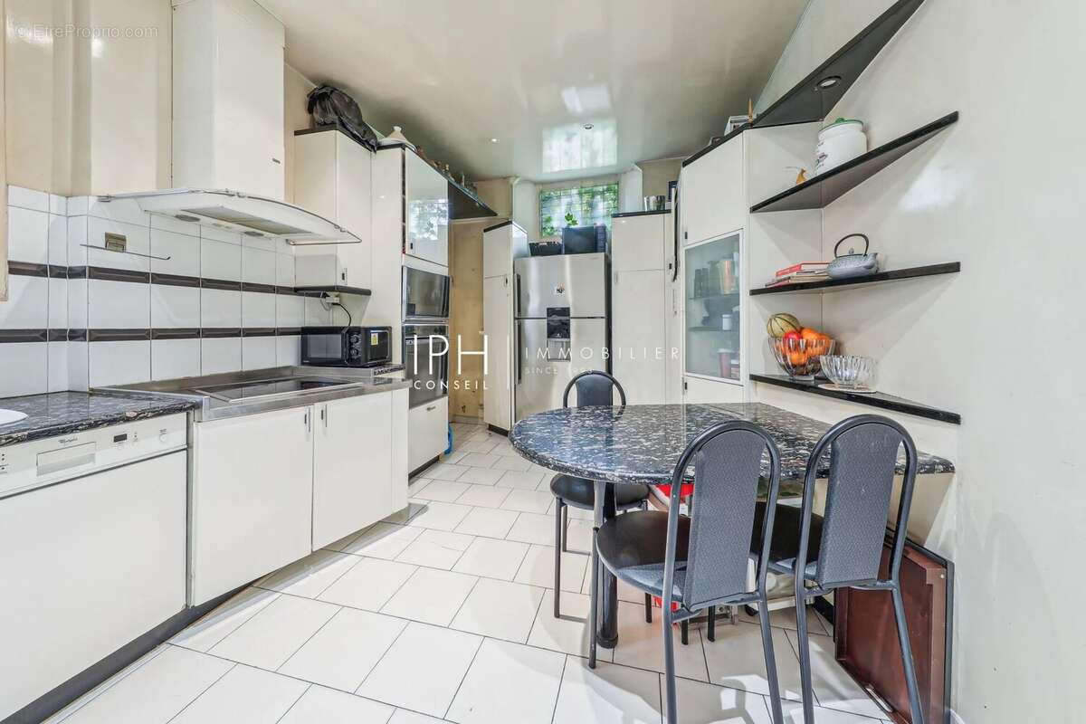 Appartement à NEUILLY-SUR-SEINE