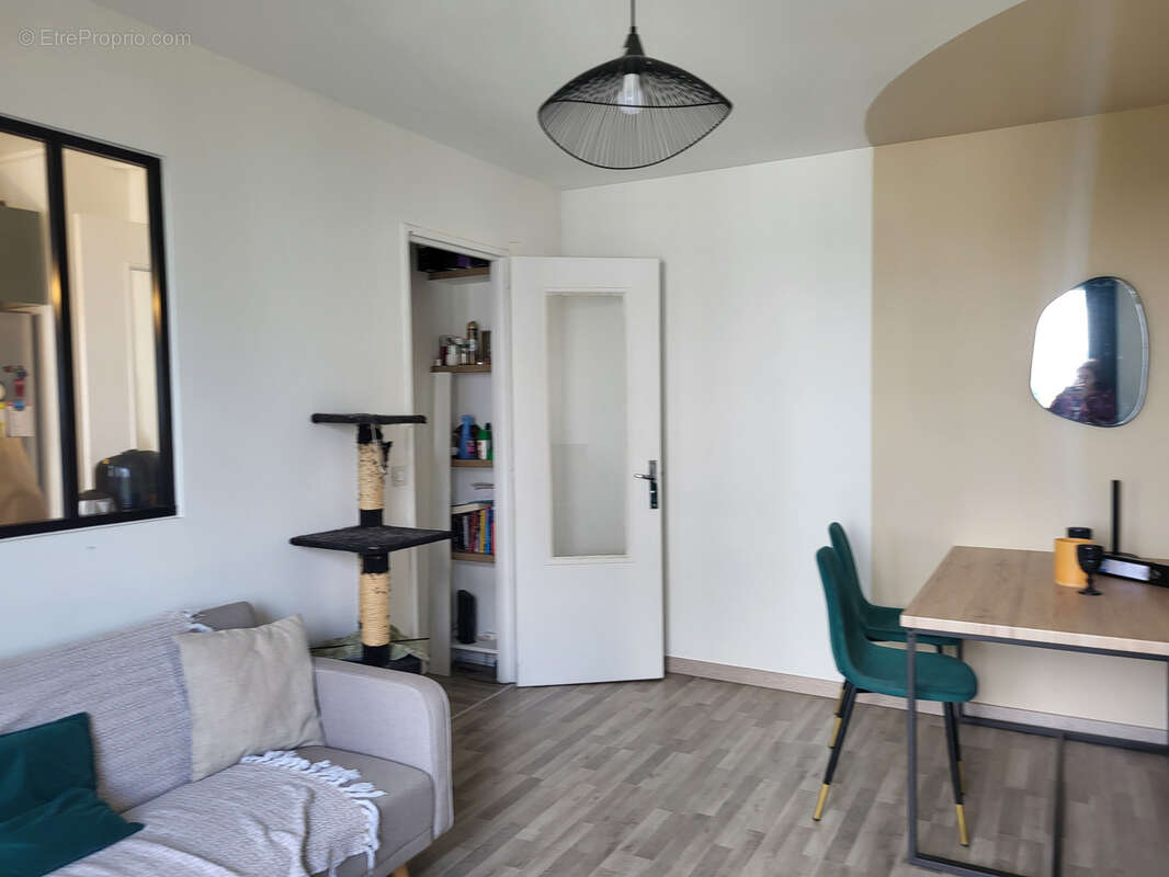 Appartement à VILLETANEUSE