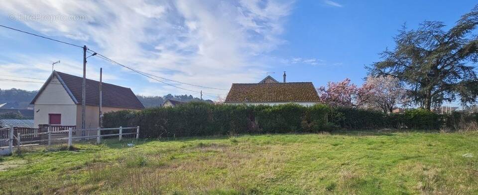 Terrain à LES DAMPS