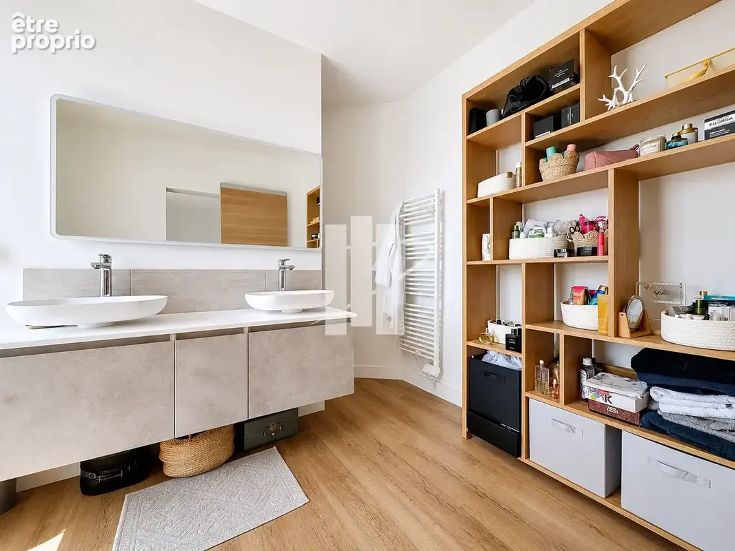 Superbe villa rénovée à Saint-Raphaël   208 m2, vue mer, suites, piscine et prestations d’exception - photo 12