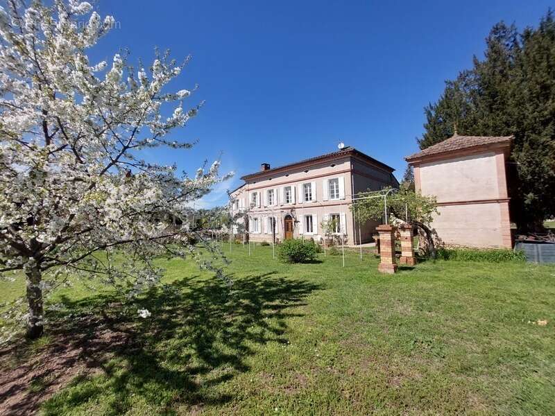 Maison de maitre avec  dependances deux pigeonniers sur parc de 5000m² - photo 33
