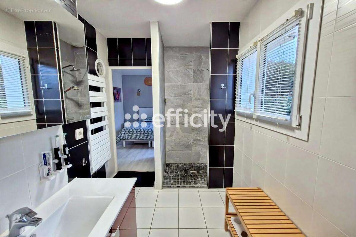 Maison à LE CELLIER