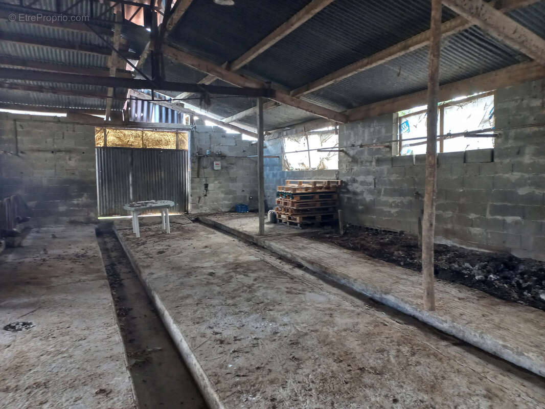 Parking à TRIE-SUR-BAISE