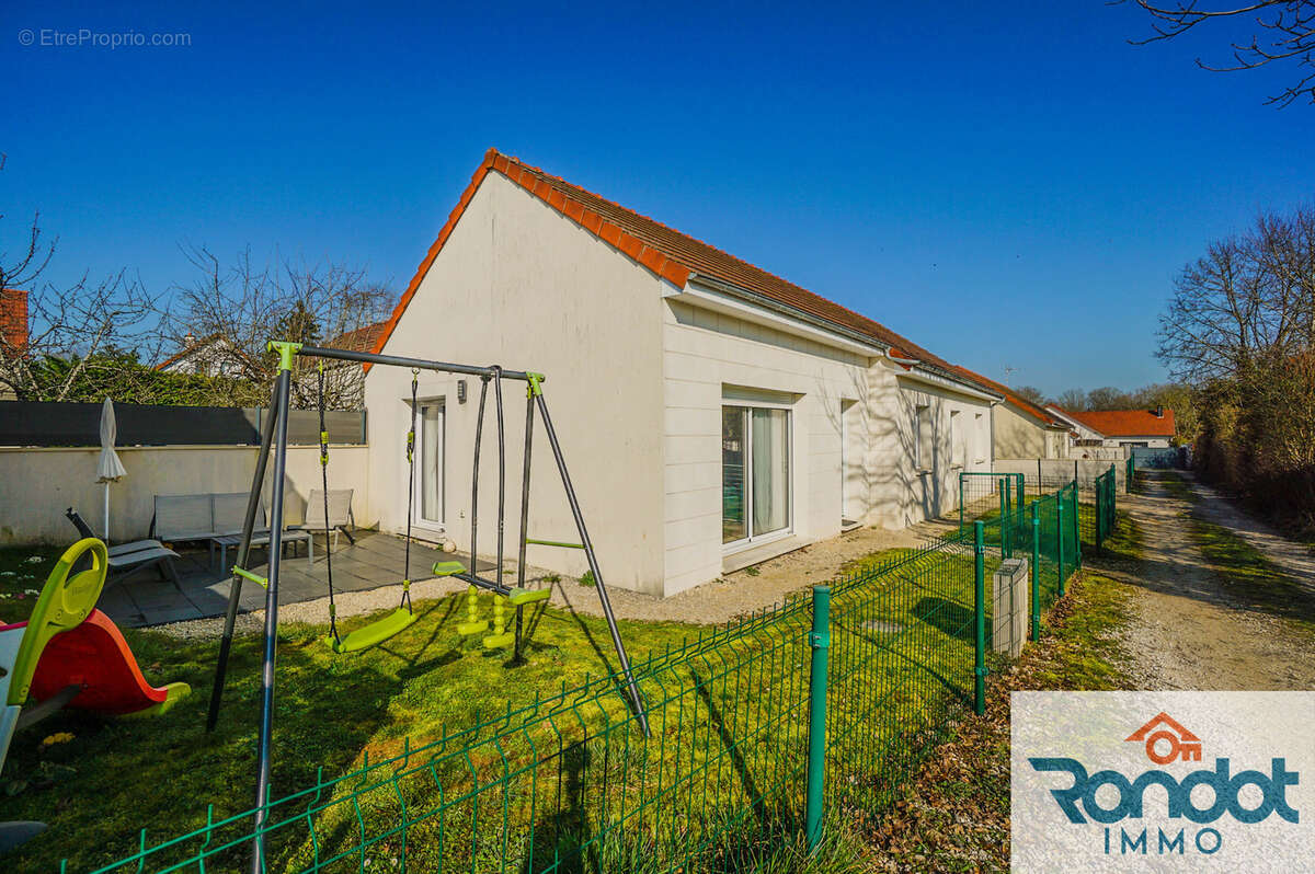 Maison à IS-SUR-TILLE