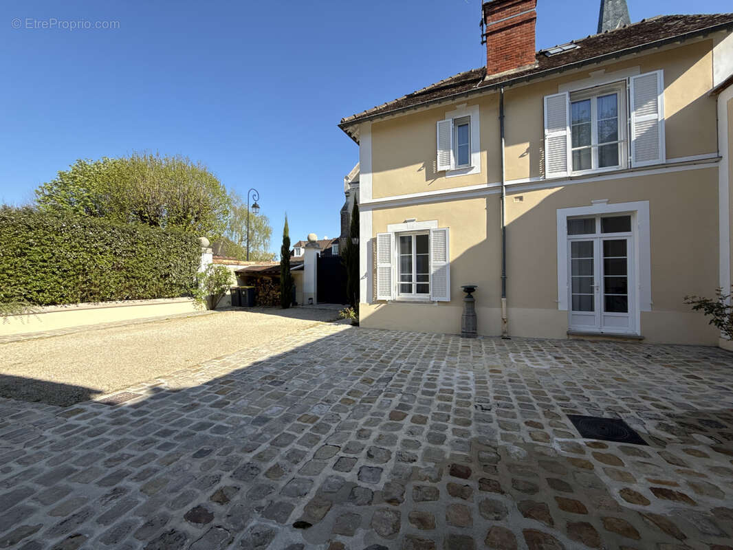 Maison à VULAINES-SUR-SEINE