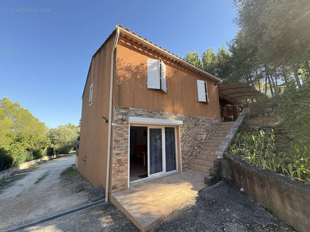 SAINT CYR SUR MER  Charmante maison avec piscine 146 M2 sur 2175 m2 de terrain - photo 2