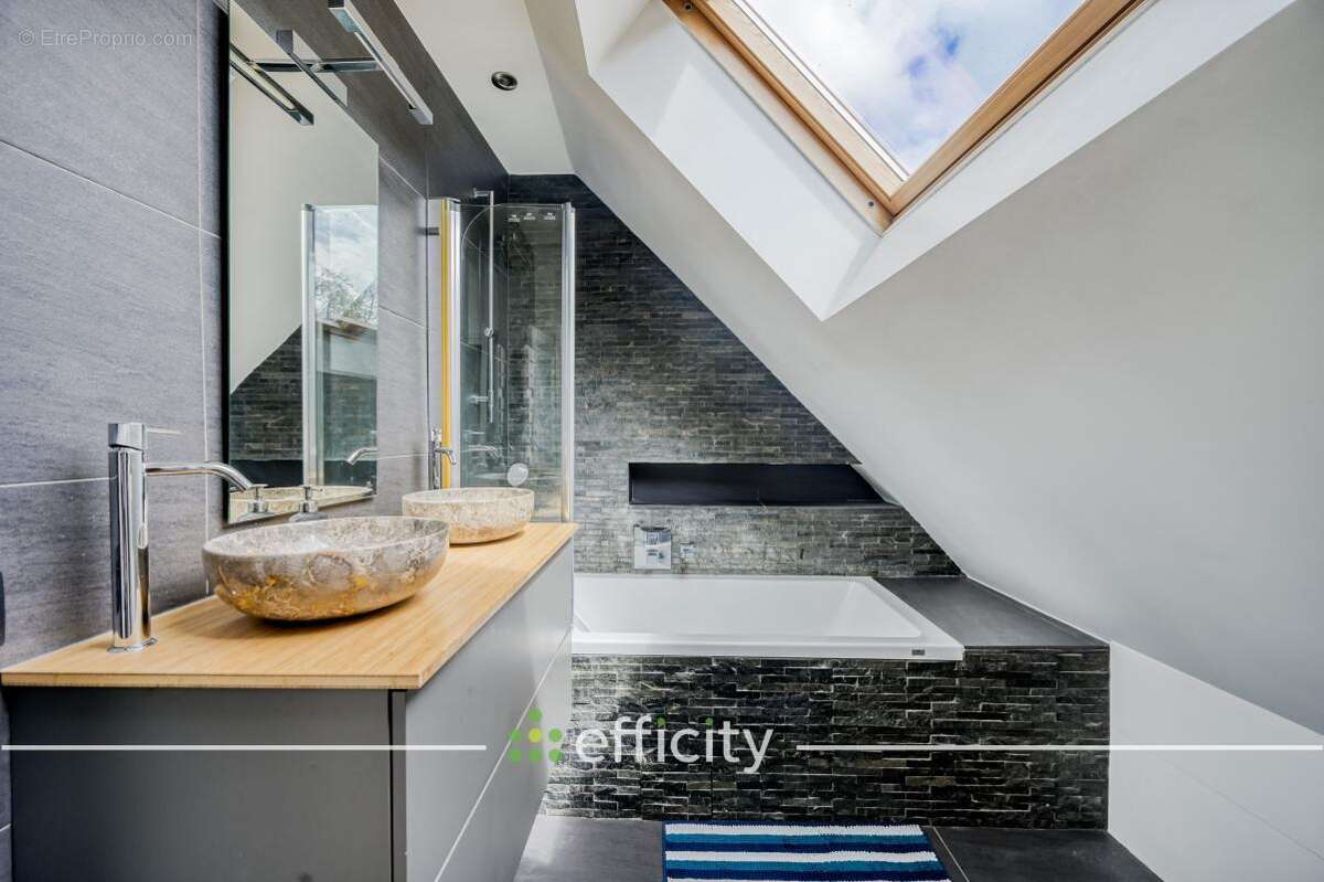 Maison à NEAUPHLE-LE-CHATEAU