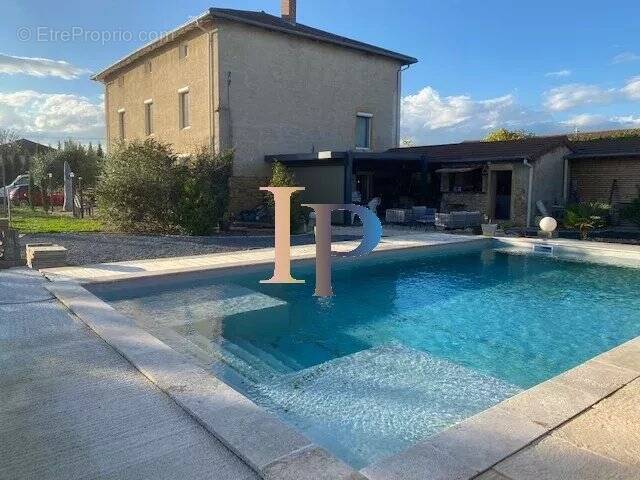 Maison à POUILLY-SOUS-CHARLIEU