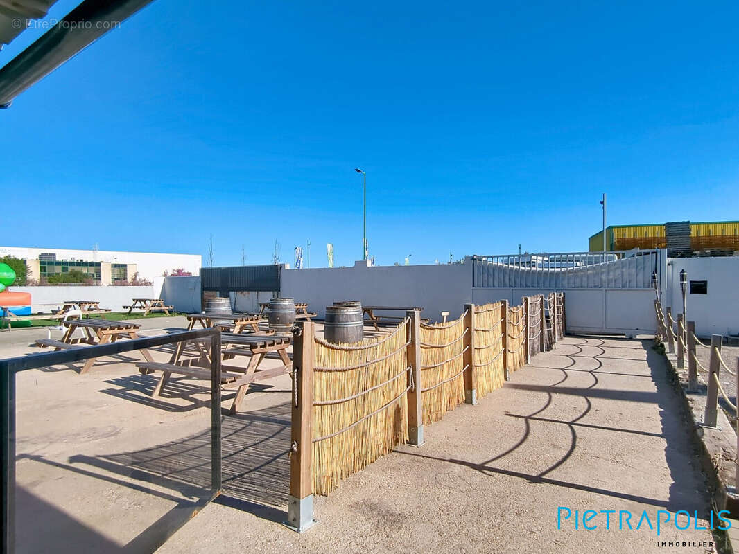 Commerce 720 m² à vendre à Gigean (34770) - photo 9